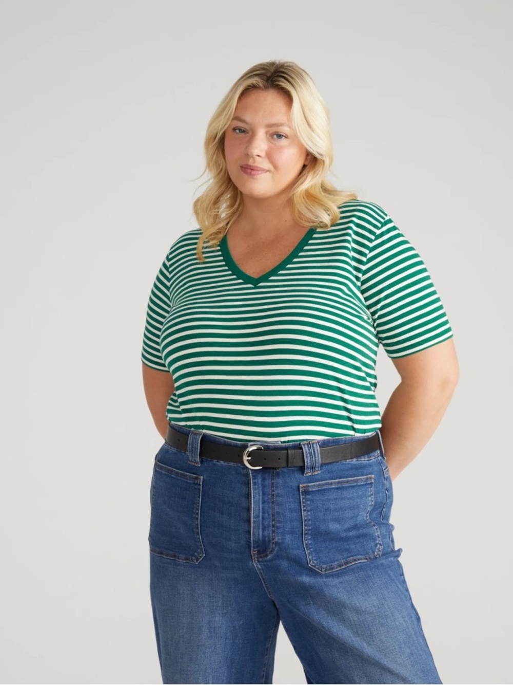 NWT Universal Standard V Rex Softest Tee in Aventurine/Ecru Stripe sz M 18/20 - Picture 2 of 11